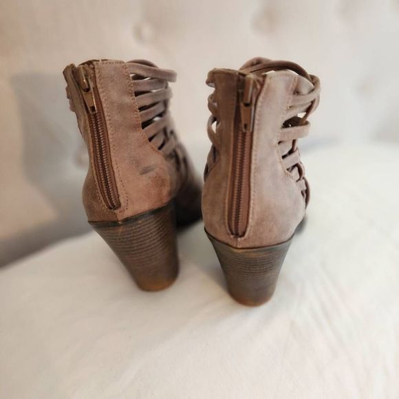 Fergalicious by Fergie Tan Heel Booties Ankle Boots Size 8.5 - Picture 3 of 5